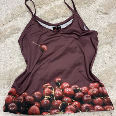 Top vintage con scollo all’americana alle ciliegie
