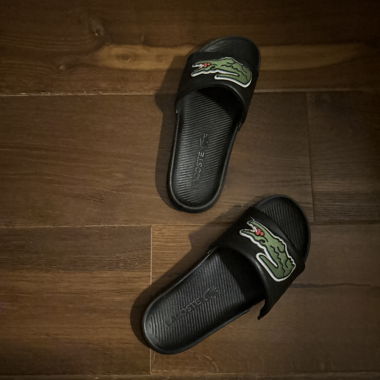 Claquettes Lacoste noires
