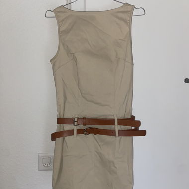 Robe couleur sable sans manches et double ceinture