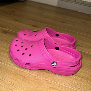 Crocs Neon Pink