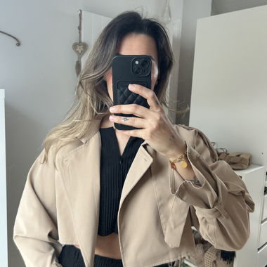 Fashionable short trench coat