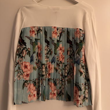 Ted Baker Cardigan mit Blumenplissee