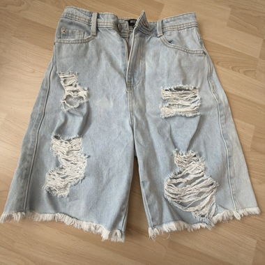 Zerrissene Denim-Shorts