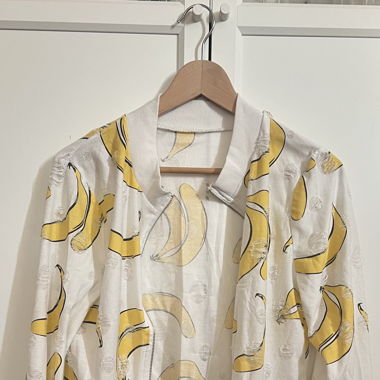 Lightweight banana-patterned cardigan