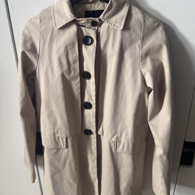 Beiger Trenchcoat