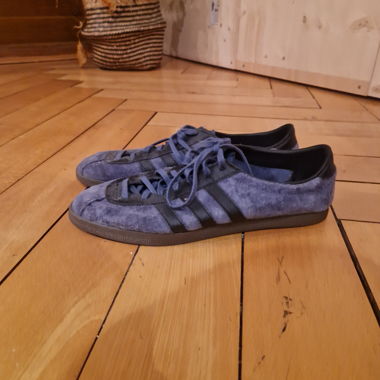 Adidas sneakers worn very little