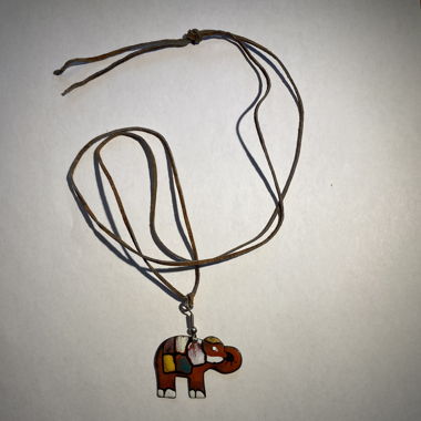 Collana con ciondolo a elefante
