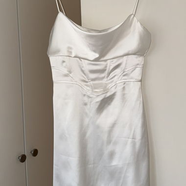 Robe Zara en satin avec corset blanc