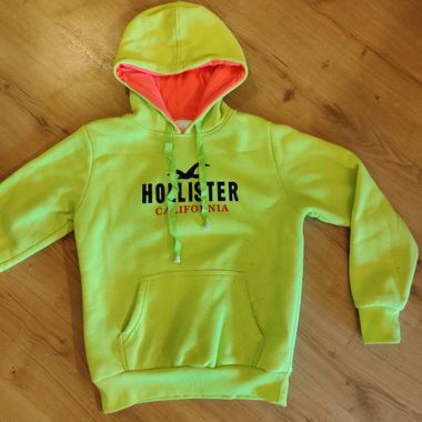 Neongelber, flauschiger Hollister Pullover
