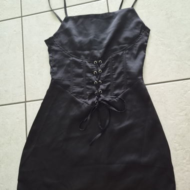 Abito in raso nero Missguided