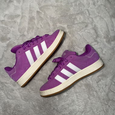 Violette Adidas Sneaker