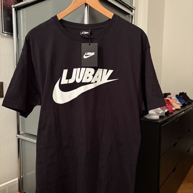 Ljubav Rin Nike inspo tee