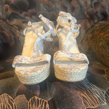 Sandales compensées à motif floral