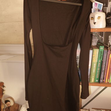 Backless longsleeve dress