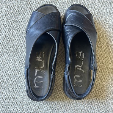 Sandali slingback neri in pelle MJUS