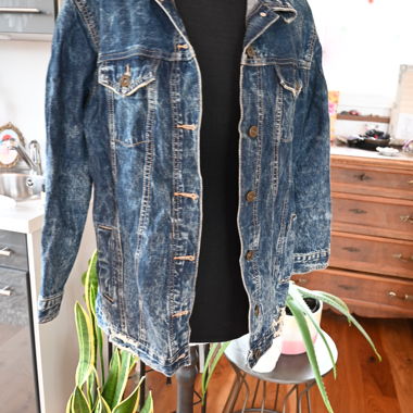 Bestickte Jeansjacke