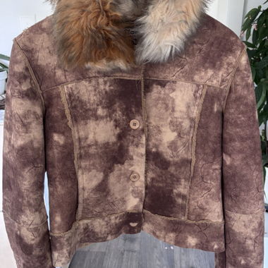 Veste d'hiver  taille M, col en fourrure douce.