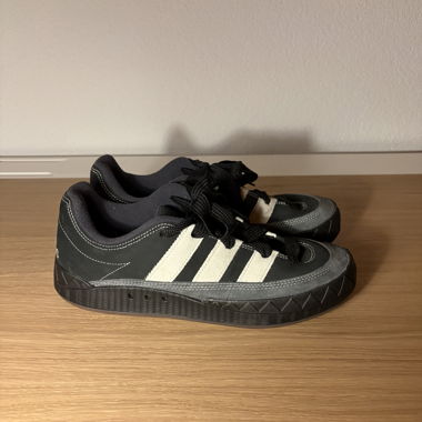 Y2K adidas shuh shoes