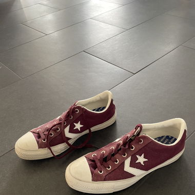 Burgundy Converse snickers, worn 3-4 times, EU 40