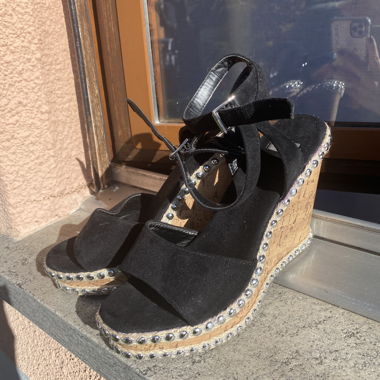 Bata Wedges