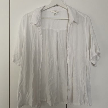 White short sleeve button shirt L