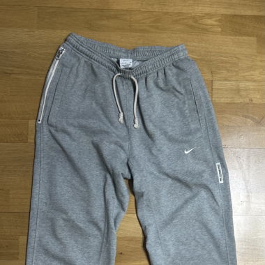 Nike solo swosh