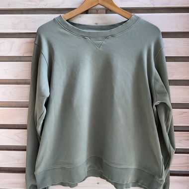 grüner Pullover