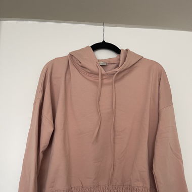 Rosa Pullover mit Kaputze