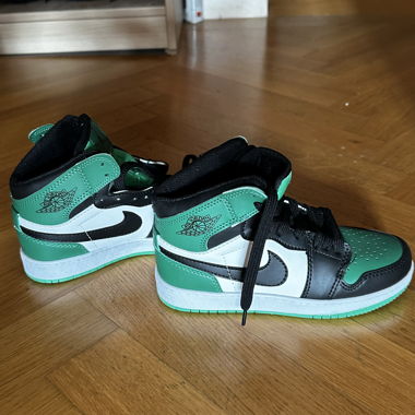 Air Jordan 1 Mid – Grün/Schwarz/Weiss