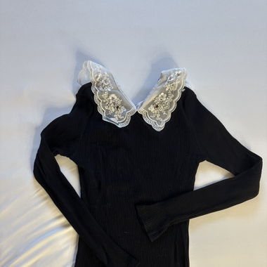 Black longsleeve-top with cute collar