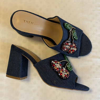 Denim Mules mit Blockabsatz & Strass-Kirschen