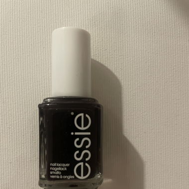 Essie Nailpolish luxedo