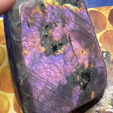 Pierre labradorite polie arc-en-ciel