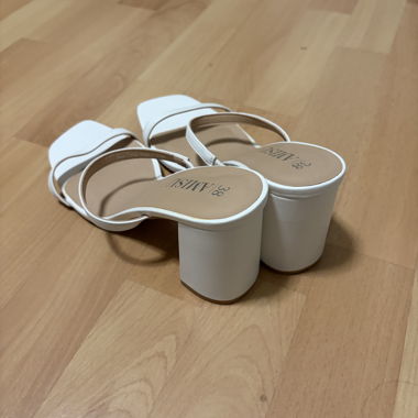 White NewYorker block-heel sandals size 38