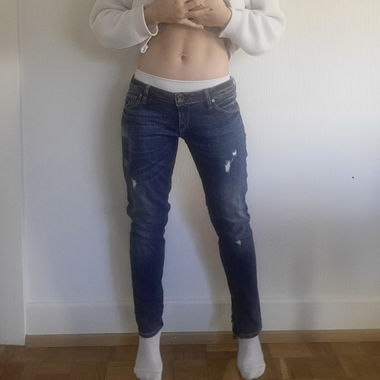 Jeans a vita bassa in stile Y2K