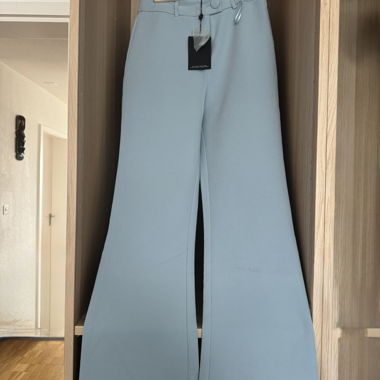 Pantalon à jambes larges bleu clair
