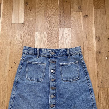 süßer blauer Jeansrock