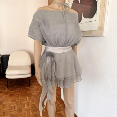 Abito off-shoulder in seta organza 