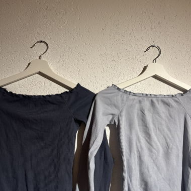 Tops côtelés off-shoulder à manches longues