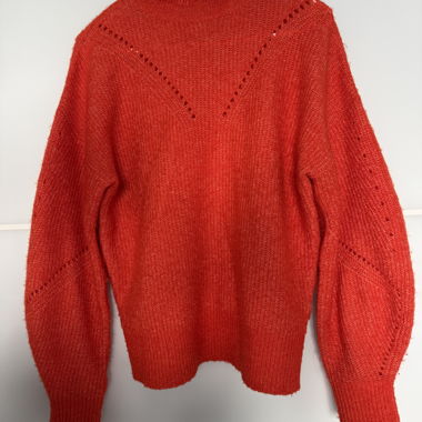 Roter Strickpullover