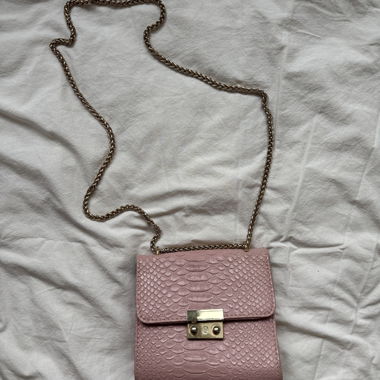 Rosa Handtasche mit Kette