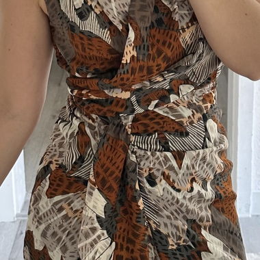 Ärmelloses Wickelkleid mit Blattmuster