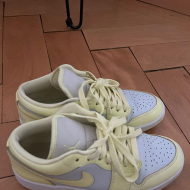 Jordan 1 Low Lemonade (Women's)
