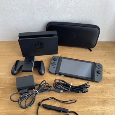 Nintendo Switch Grau Konsole mit Zubehör