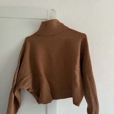 Brauner Rippstrick-Pullover